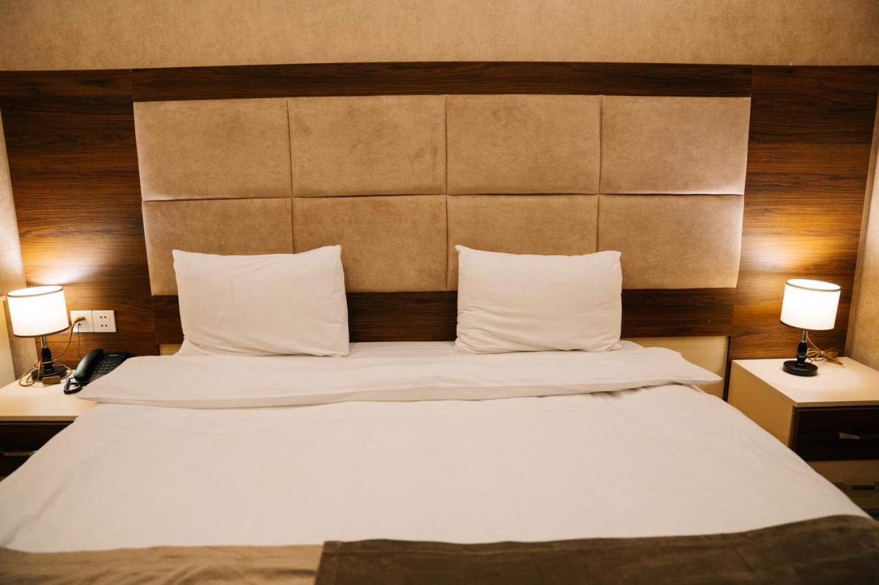 The Clocktower Hotel バクー エクステリア 写真